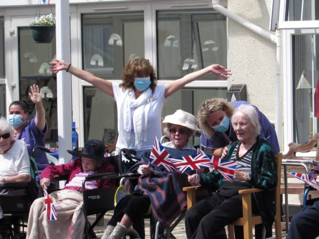 Bluebell House - VE Day Driveby!